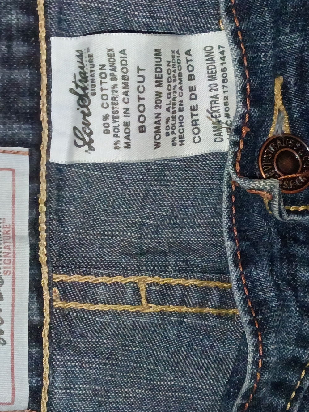 Levi's Men's Bootcut Jeans in Indigo with Contrast Stitching